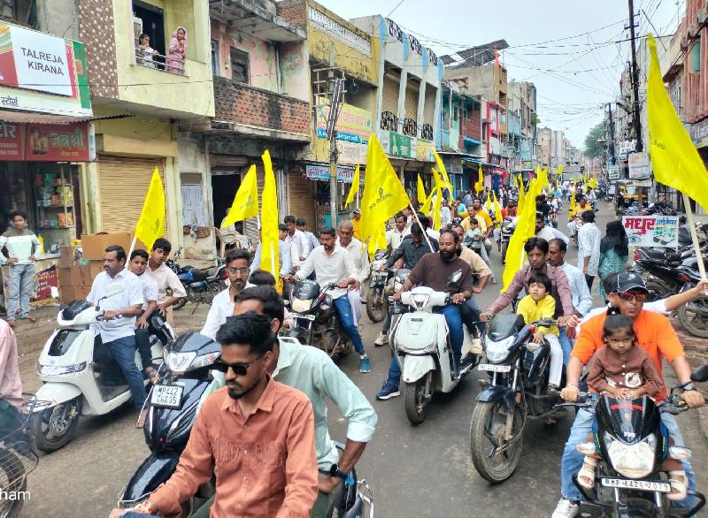 NEWS : नीमच में श्रीकृष्ण जन्मोत्सव की धूम, बघाना में निकली भव्य वाहन रैली, जगह-जगह पुष्पवर्षा से हुआ स्वागत